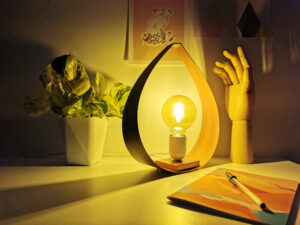lampe a poser design bois pastel luminaire original pour chevet leonie et france eshop de createurs francais