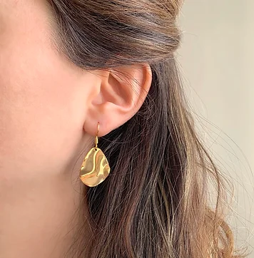 boucles d oreilles longues femme dorees or fin petale ondulee bijou original leonie et france boutique en ligne mode et deco