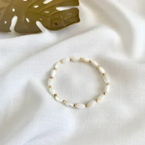 bracelet elastique fille femme perle de nacre blanche perle doree leonie et france boutique mode de createurs