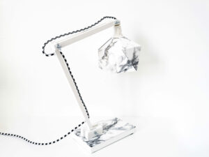 lampe de bureau marbre design loft industriel noir blanc bois origami leonie et france eshop de createurs