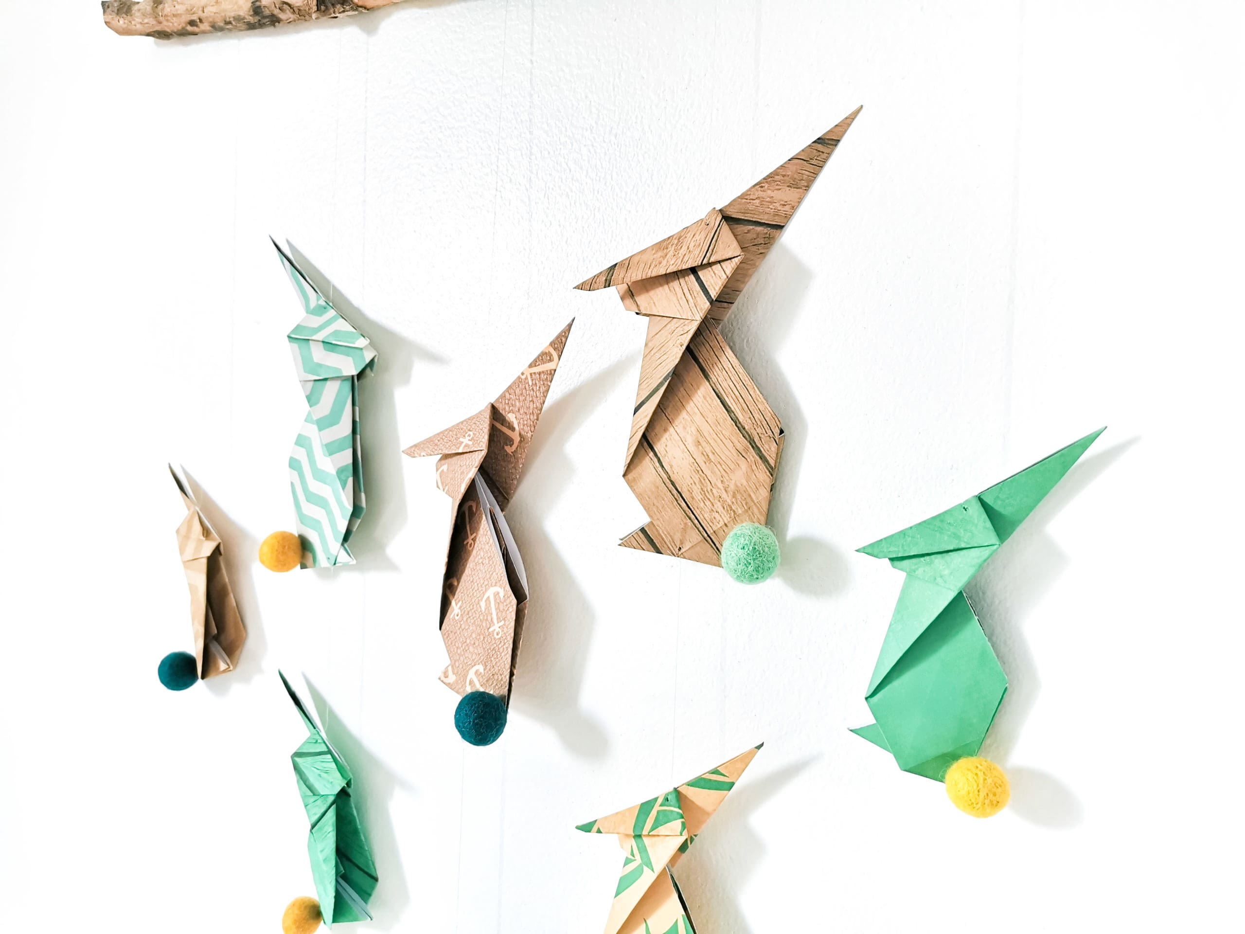 Mobile enfant Lapins verts Origami - Bois flotté - Léonie & France