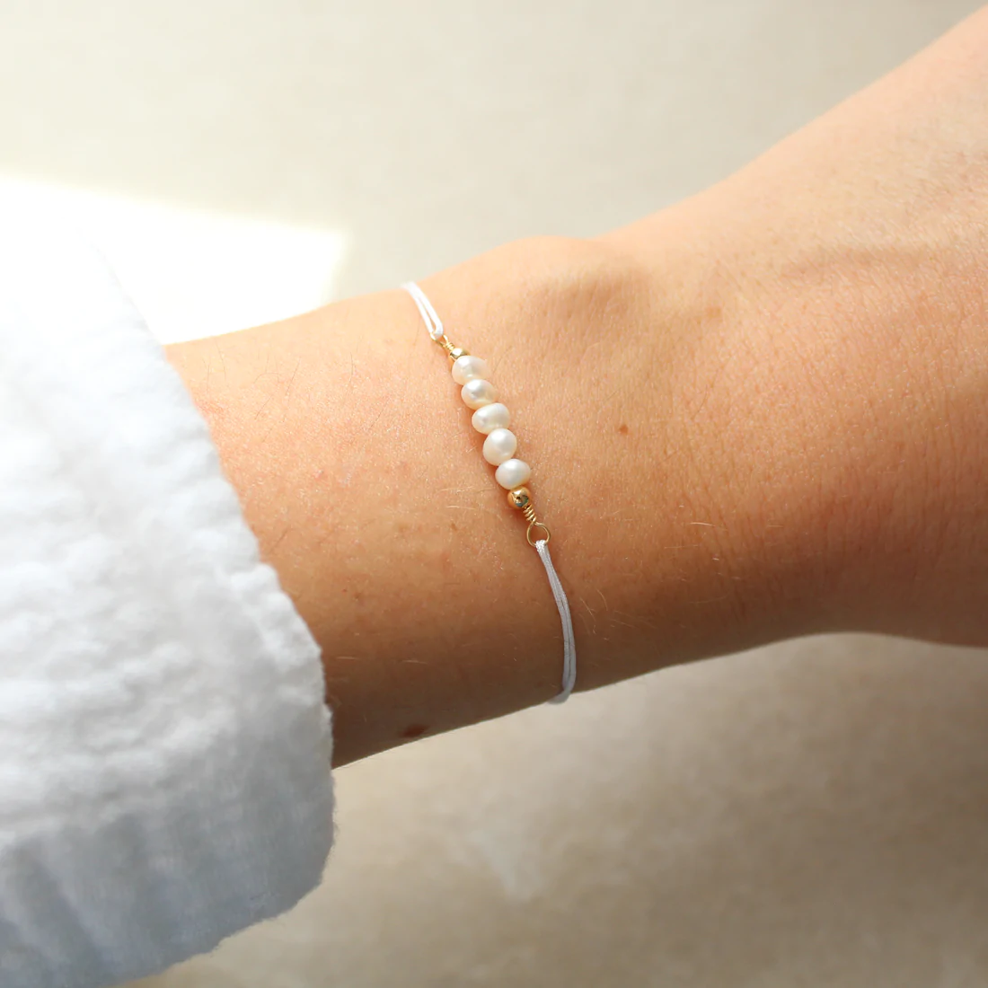 Bracelet cordon et perles blanches nacrées - Léonie & France