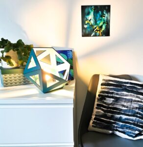 grande lampe a poser origami bleu luminaire design tendance idee cadeau original leonie et france eshop maison min