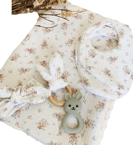 pack naissance linge de lit bavoir doudou bebe idee cadeau original fait main leonie et france boutique en ligne de createurs min e1667387631587 min