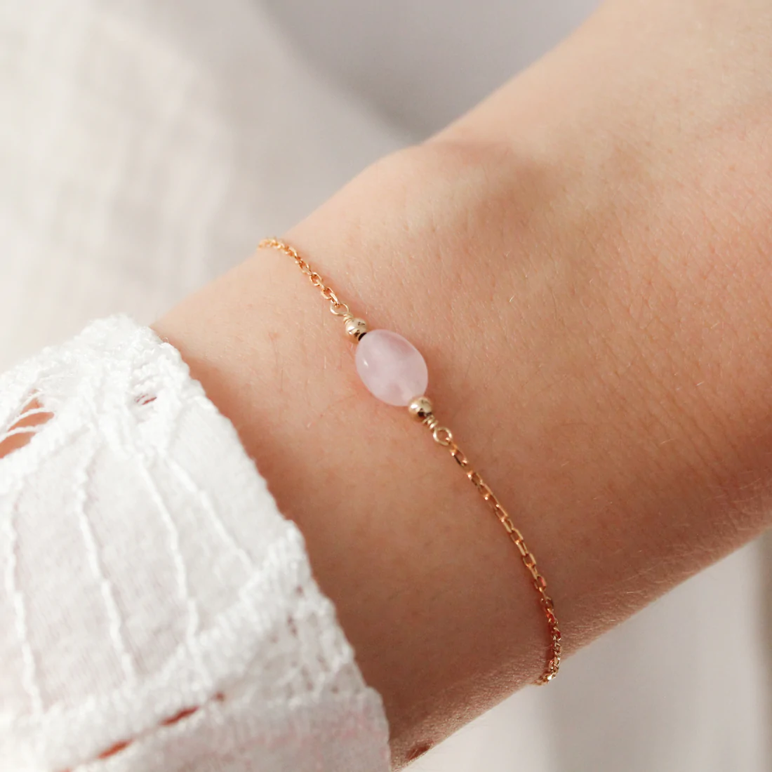 bracelet femme chaine or fin 24 carats pierre quartz rose idee cadeau pour femme bijou de createurs francais eshop leonie et france