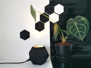 petite lampe de chevet noir origami luminaire design lampes originales leonie et france boutique de createurs francais mode et maison min