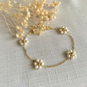 bracelet femme or fleur perle blanche idee cadeau original leonie et france eshop createurs francais mode bijou decoration