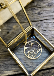 collier or pendentif rond chalet montagne idee cadeau originale pour femme leonie et france eshop bijoux de createurs