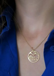 collier or pendentif rond chalet montagne idee cadeau originale pour femme leonie et france eshop de createurs bijoux fait main