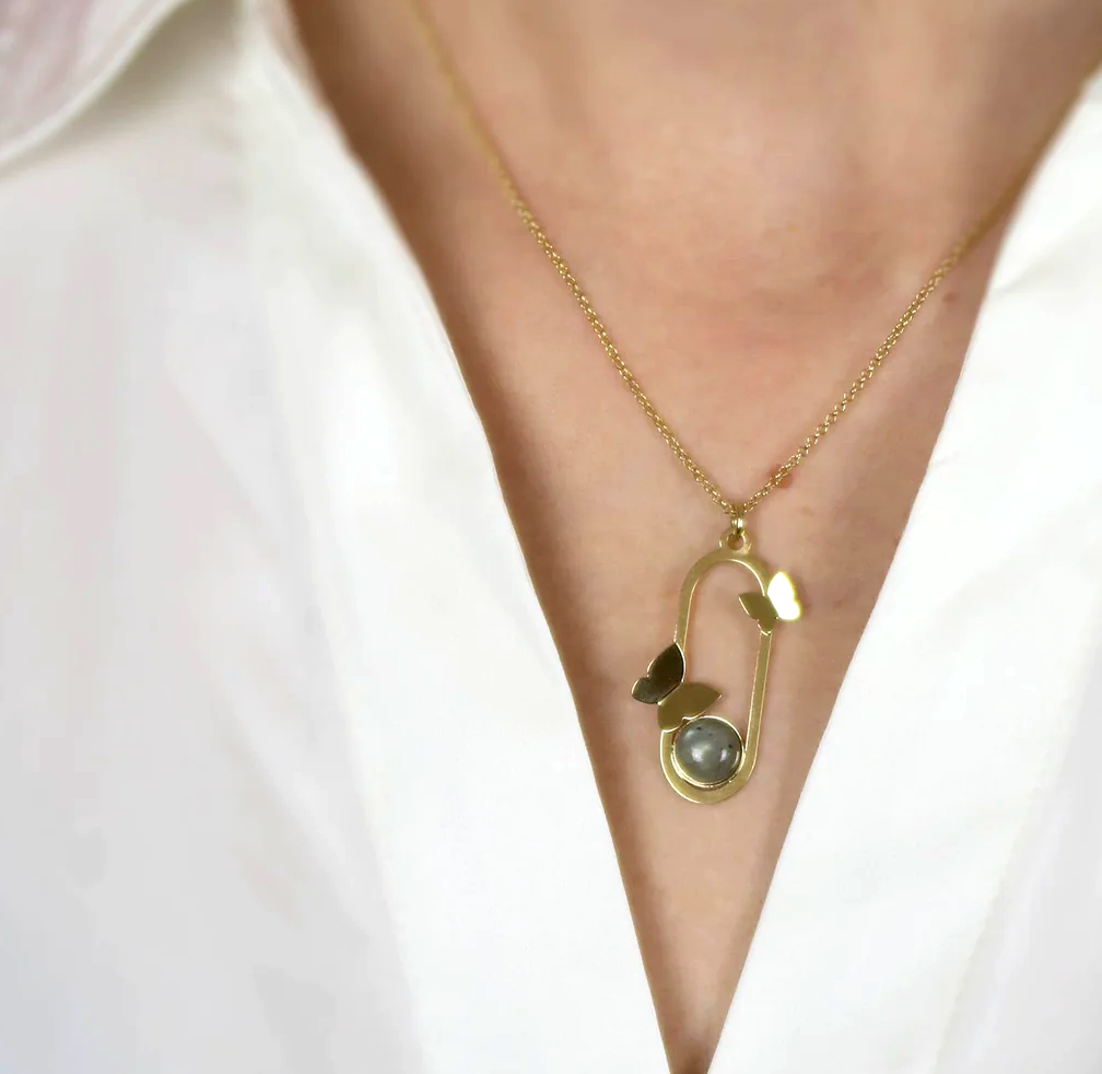 collier or femme pendentif papillon avec pierre fine idee cadeau original leonie et france eshop bijou de createur francais
