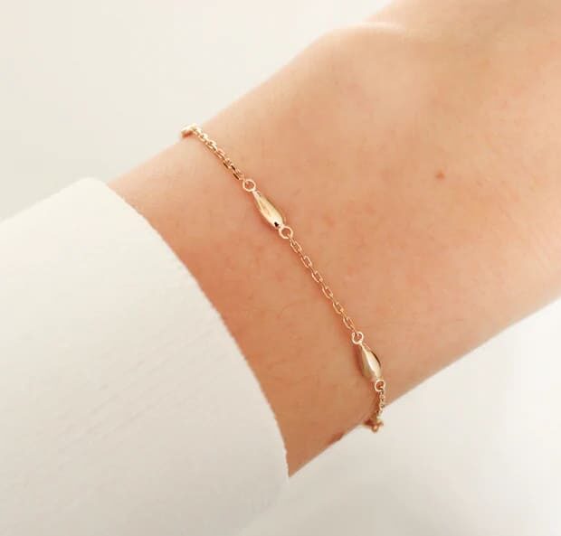 bracelet fine chaine gouttes or idee cadeau originale pour femme leonie et france eshop de bijou de createur francais