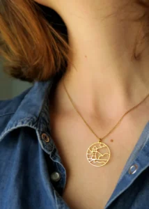 collier pendentif phare bord de mer idee cadeau pour femme original leonie et france bijoux de createurs francais