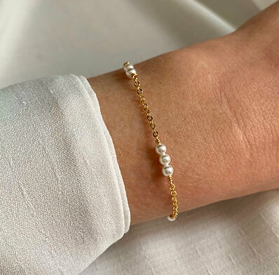 bracelet chaine perle nacre blanche idee cadeau pour femme bijou de createur leonie et france eshop de createurs francais mode