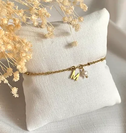 bracelet femme fine chaine perle de culture lettre personnalisable leonie et france eshop de bijoux de createurs francais