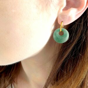 boucles d oreilles petites creoles resine verte idee cadeau original pour femmes leonie et france eshop de bijoux de createurs francais