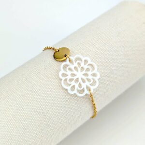 bracelet chaine or fleur blanche style boho chic idee cadeau original pour femme leonie et france eshop de bijoux de createurs francais