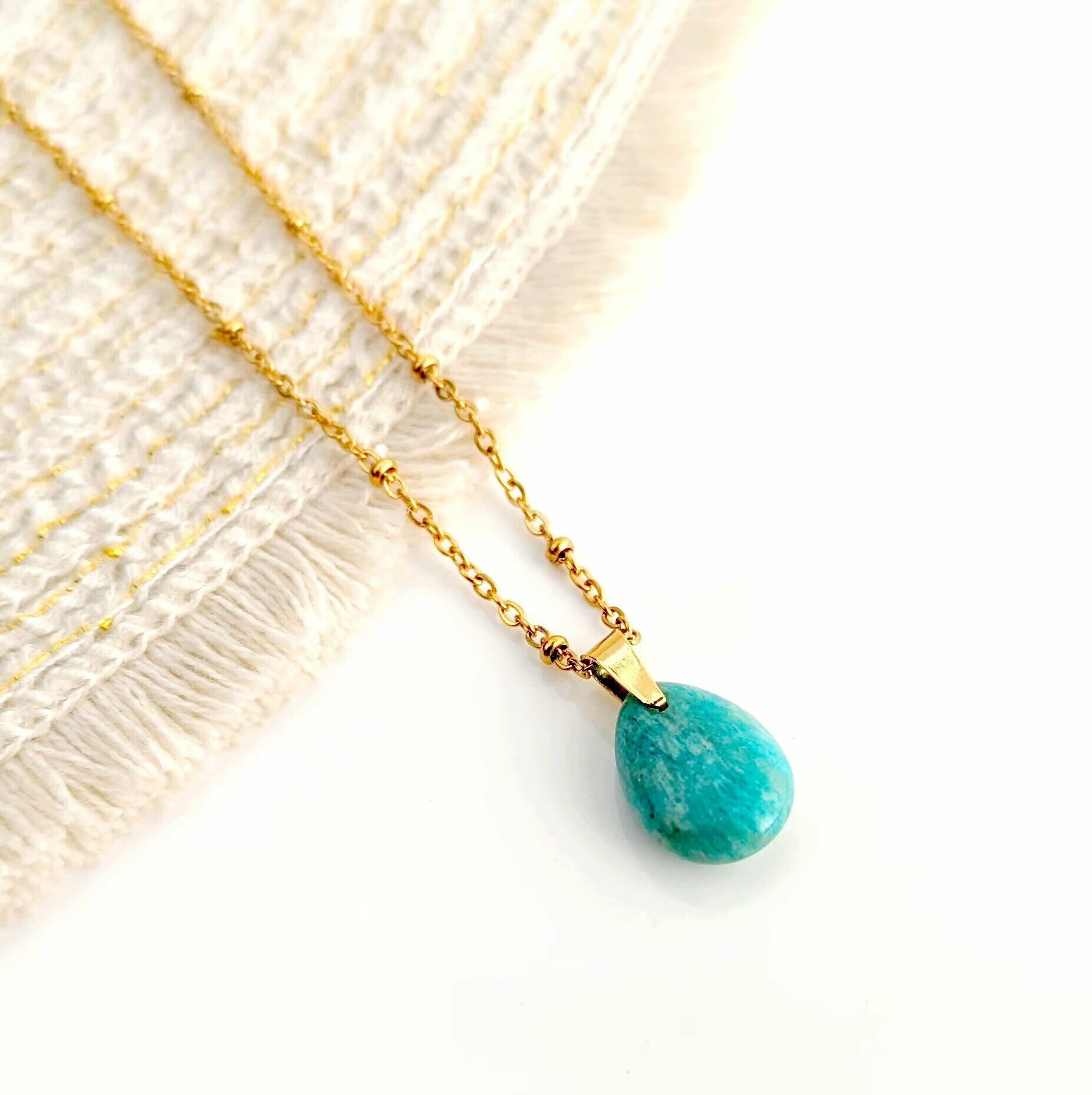 collier femme pendentif forme goutte pierre fine turquoise amazonite leonie et france eshop de createurs francais