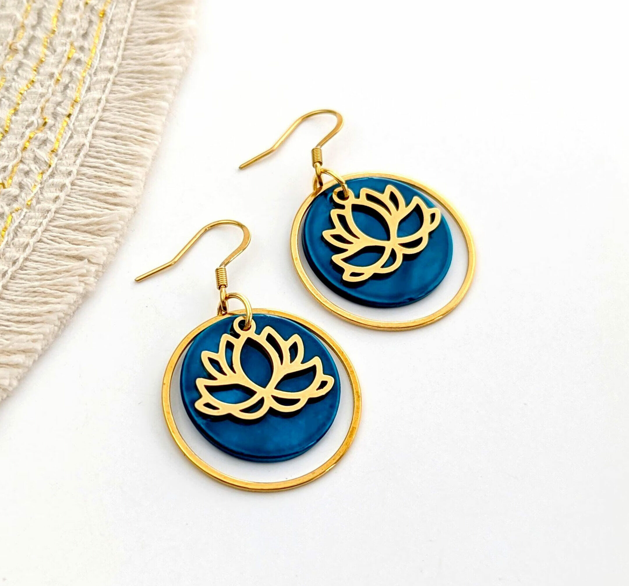 boucles d oreilles femme pendantes or bleu fleur lotus leonie et france eshop de createurs francais