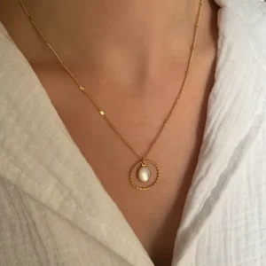 collier mi long femme or chaine fine pendentif cercle et pierre fine blanche idee cadeau original pour femmes leonie et france eshop de bijou de createur francais