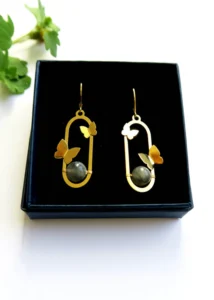 boucles d oreilles longues pendantes papillon or pierre fine labradorite idee cadeau pour femme leonie et france eshop de createurs francais