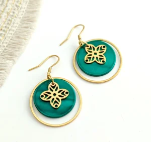 boucles d oreilles pendantes or femme pastille verte trefle idee cadeau pour femmes original leonie et france eshop de createurs francais mode francaise