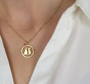 hirondellebijoux collier lapin duo porté grande