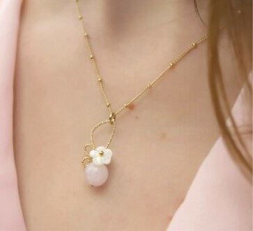 collier femme fleurs quartz rose leonie et france